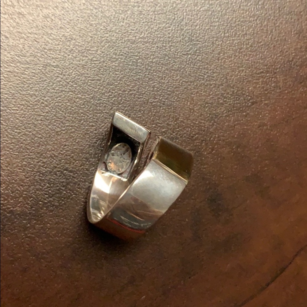 Ring - Picture 2 of 4